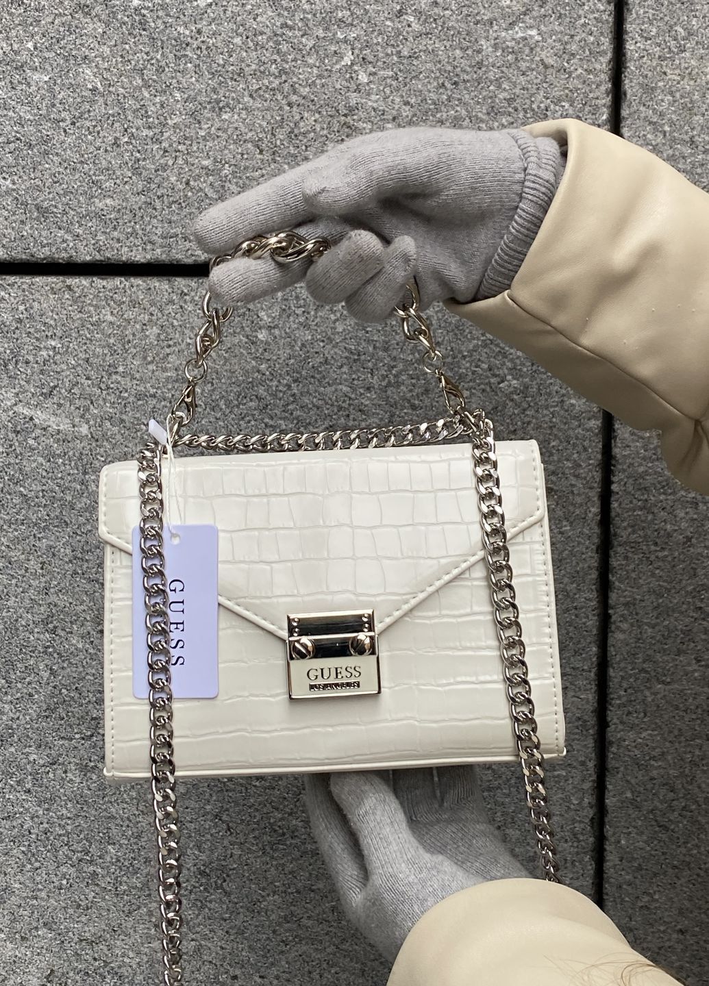 Женская сумка Guess кросс-боди рептилия белая молочная Женская сумка Guess кросс-боди рептилия белая молочная