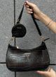 Женская сумка Guess рептилия хобо багет через плечо с кошельком черная Женская сумка Guess рептилия хобо багет через плечо с кошельком черная