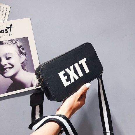 Жіноча прямокутна сумка на ремінці крос-боді "EXIT" чорна Жіноча прямокутна сумка на ремінці крос-боді "EXIT" чорна