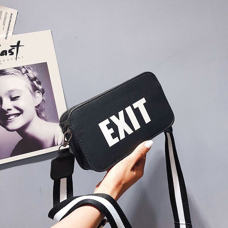 Жіноча прямокутна сумка на ремінці крос-боді "EXIT" чорна Жіноча прямокутна сумка на ремінці крос-боді "EXIT" чорна