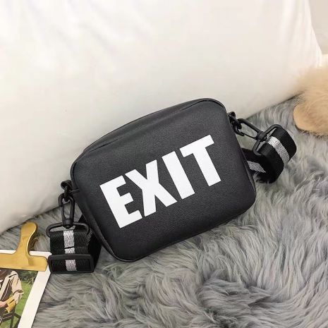 Женская маленькая сумка кросс-боди через плечо на ремешке "EXIT" черная