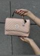 Женская сумка Guess 004 кросс-боди розовая Женская сумка Guess 004 кросс-боди розовая