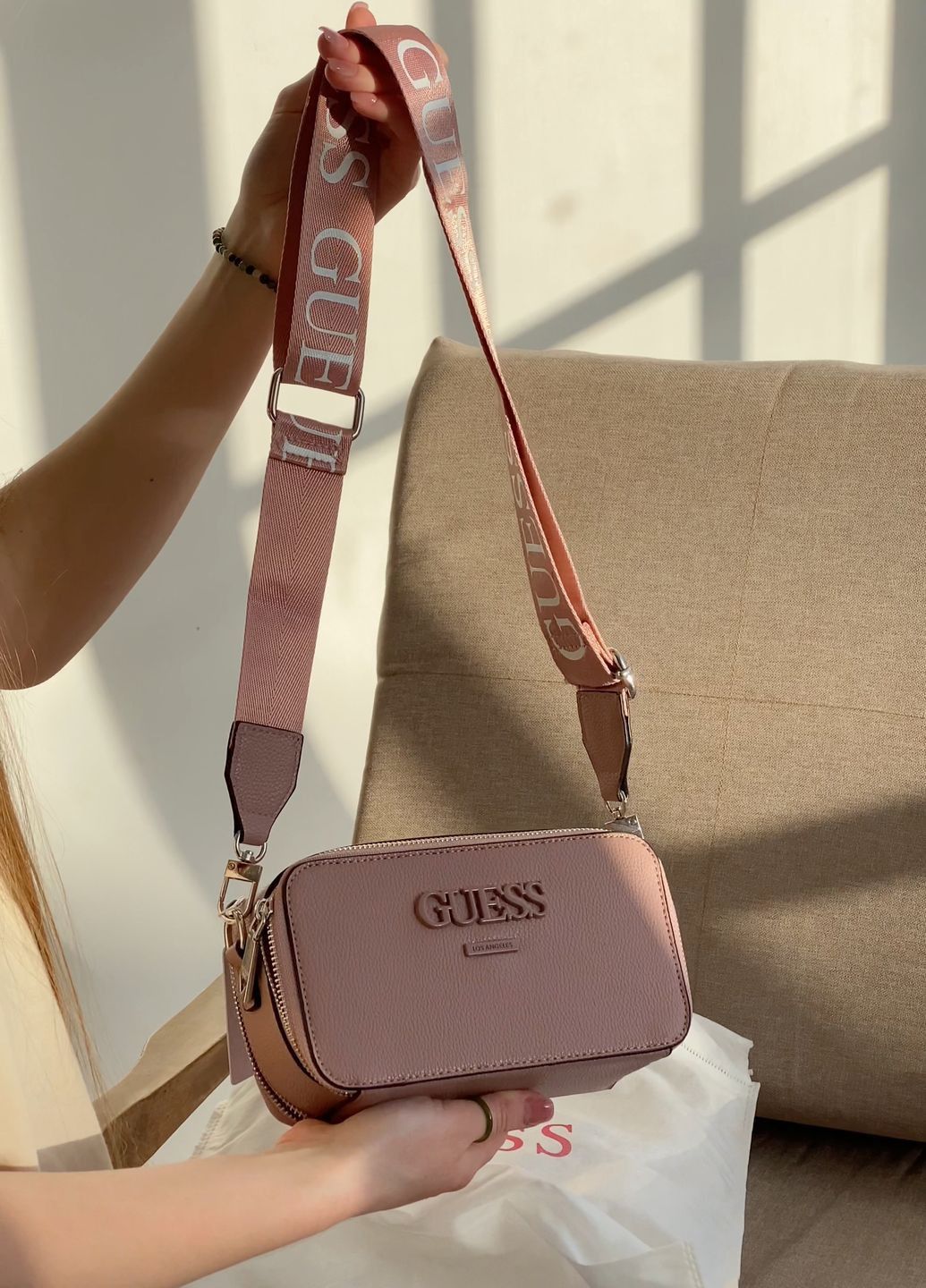 Женская сумка Guess кросс-боди розовая пудровая Женская сумка Guess кросс-боди розовая пудровая