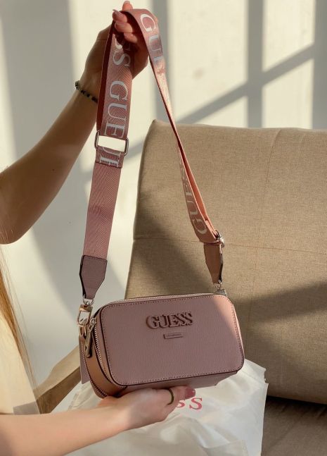 Женская сумка Guess кросс-боди розовая пудровая