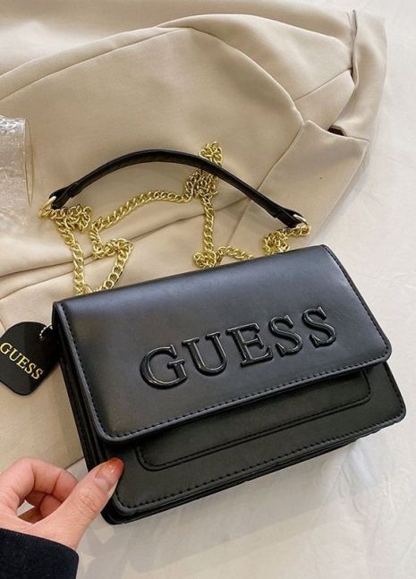 Женская сумка Guess кросс-боди на цепочке черная
