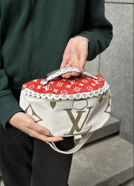 Женская сумка Louis Vuitton бананка через плечо белая красная крышка