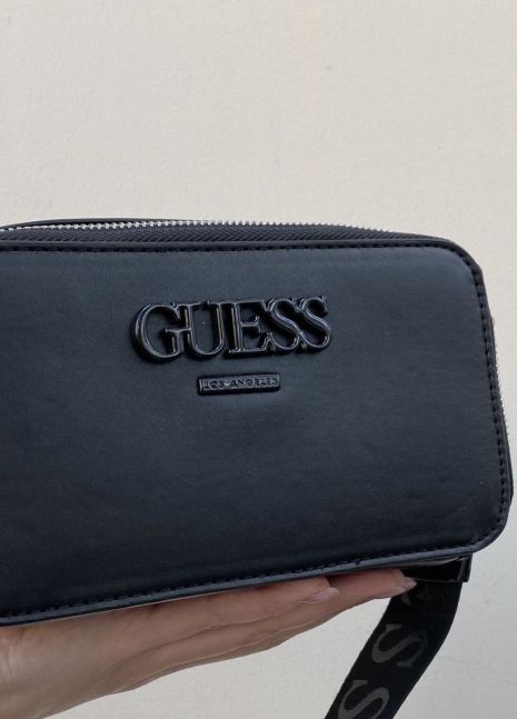 Женская прямоугольная сумка Guess кросс-боди на ремешке черная