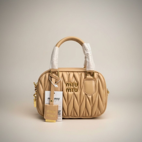 Жіноча сумка крос-боді Miu miu 2310 (19×13×6) бежева