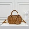 Женская сумка кросс-боди Miu miu 2310 (19×13×6) коричневая Женская сумка кросс-боди Miu miu 2310 (19×13×6) коричневая