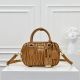 Женская сумка кросс-боди Miu miu 2310 (19×13×6) коричневая Женская сумка кросс-боди Miu miu 2310 (19×13×6) коричневая