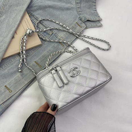 Жіноча сумка-косметичка Chanel 9910 срібляста сіра Жіноча сумка-косметичка Chanel 9910 срібляста сіра