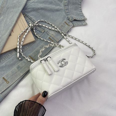 Женская сумка-косметичка Chanel 9910 белая