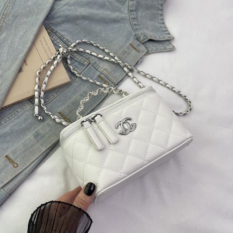 Женская сумка-косметичка Chanel 9910 белая