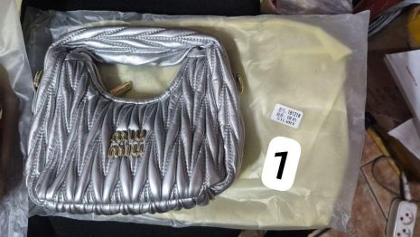 Женская сумка багет Miu miu 18121 серебристая