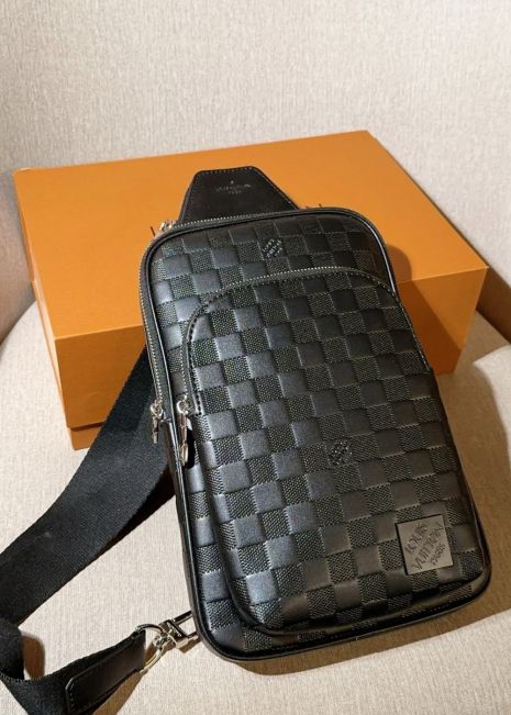 Мужская нагрудная сумка Louis Vuitton Avenue черная в клеточку