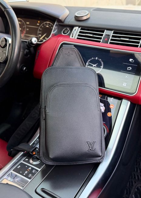 Чоловічий слінг-рюкзак Louis Vuitton Avenue Total Black у чорному кольорі