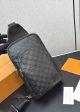 Мужская нагрудная сумка Louis Vuitton Avenue черная в клеточку