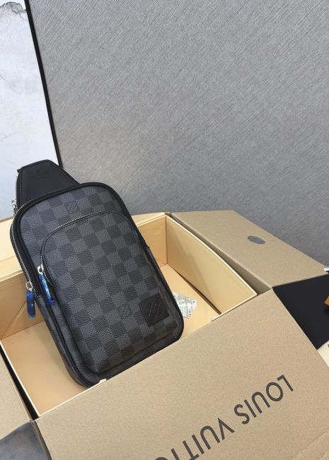 Мужская нагрудная сумка Louis Vuitton маленькая серая в клеточку