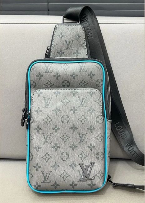 Мужская нагрудная сумка 41719 Louis Vuitton серая