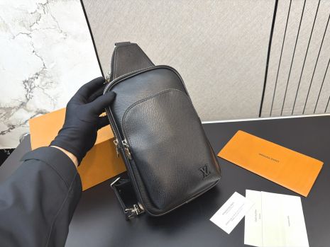 Мужская нагрудная сумка Louis Vuitton Avenue M30863 черная