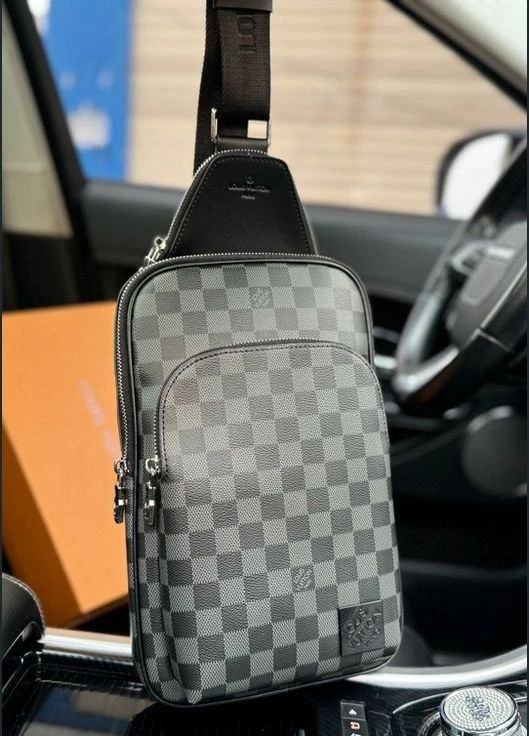 Мужская нагрудная сумка Louis Vuitton Avenue серая в клеточку Мужская нагрудная сумка Louis Vuitton Avenue серая в клеточку