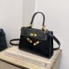 Женская сумка кросс-боди 8810 на ремешке маленькая черная Женская сумка кросс-боди 8810 на ремешке маленькая черная