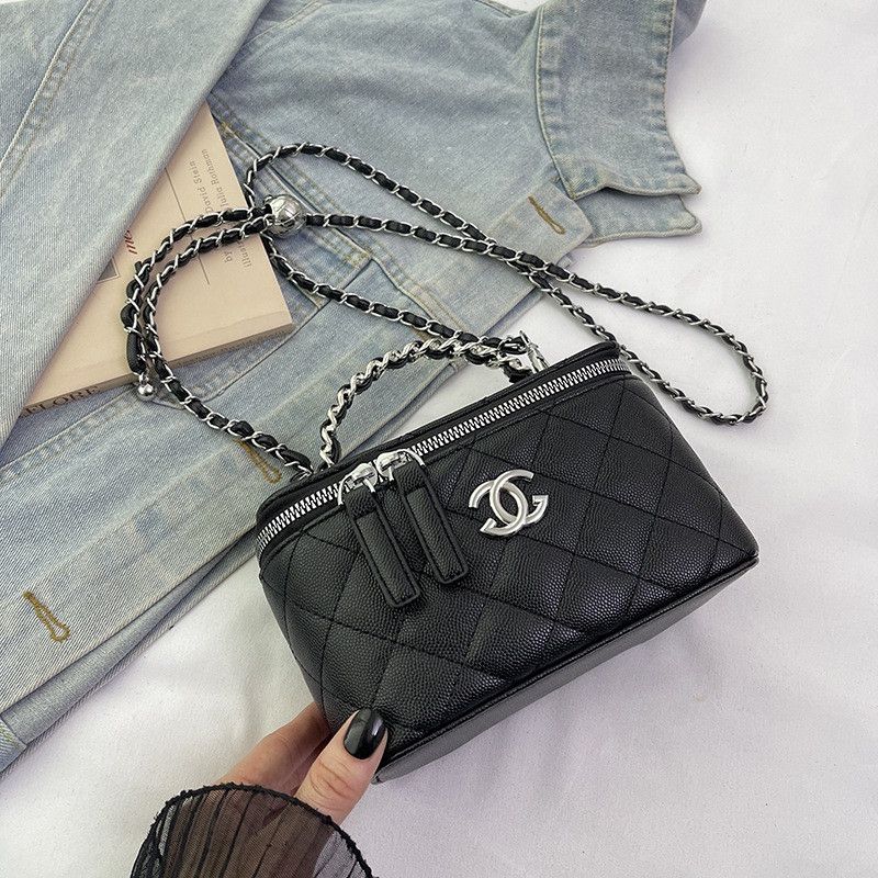 Женская сумка-косметичка Chanel 9910 черная Женская сумка-косметичка Chanel 9910 черная