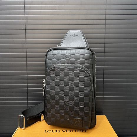 Мужская нагрудная сумка Louis Vuitton Avenue черная в клеточку