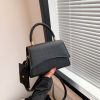 Женская сумка кросс-боди 10494 рептилия черная