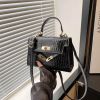 Женская сумка 8117 кросс-боди на ремешке рептилия черная Женская сумка 8117 кросс-боди на ремешке рептилия черная