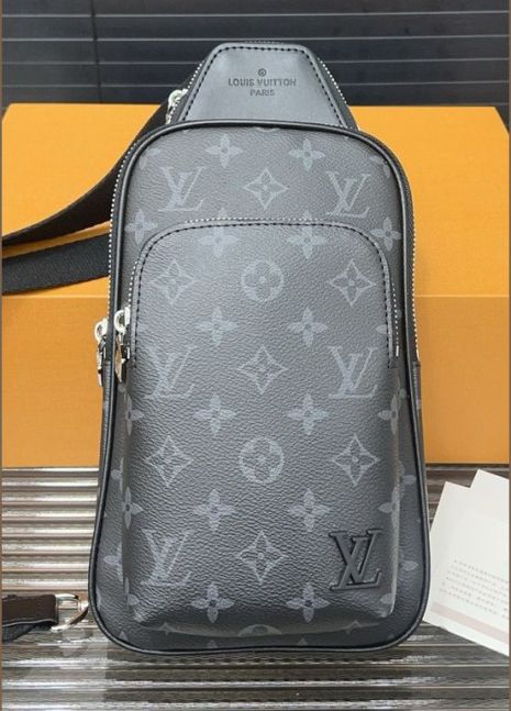 Мужская нагрудная сумка Louis Vuitton маленькая черная с узором