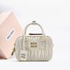 Женская сумка кросс-боди Miu miu 2310 (19×13×6) белая молочная Женская сумка кросс-боди Miu miu 2310 (19×13×6) белая молочная