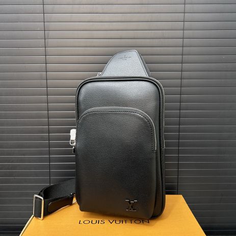 Мужская нагрудная сумка Louis Vuitton Avenue черная