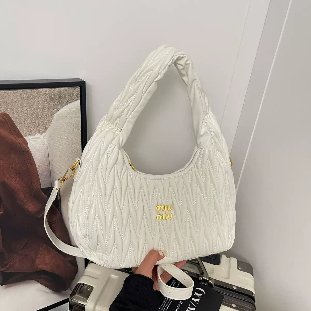 Женская сумка багет Miu miu 5008 большая белая Женская сумка багет Miu miu 5008 большая белая