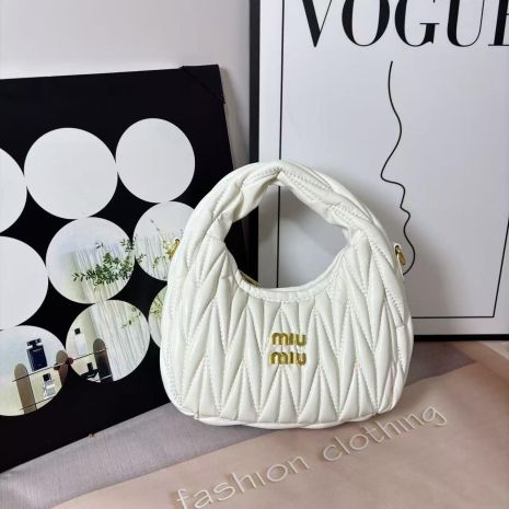 Женская сумка багет Miu miu 9018 белая