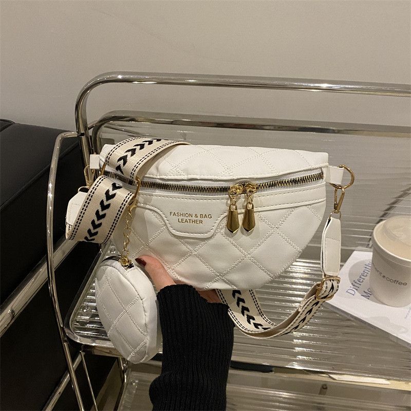 Жіноча класична сумка FASHION 10570 бананка крос-боді на ремінці через плече біла Жіноча класична сумка FASHION 10570 бананка крос-боді на ремінці через плече біла