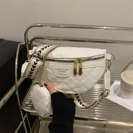 Жіноча класична сумка FASHION 10570 бананка крос-боді на ремінці через плече біла
