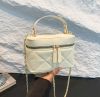 Женская сумка косметичка 10484 Vanity Bag кросс-боди белая молочная на цепочке Женская сумка косметичка 10484 Vanity Bag кросс-боди белая молочная на цепочке