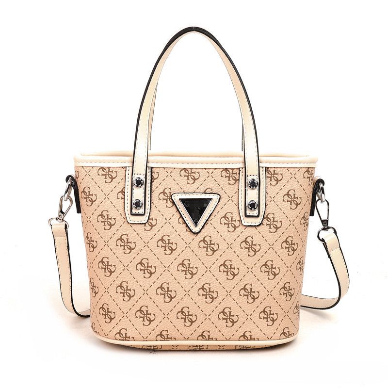 Женская сумка Guess 2038 молочная Женская сумка Guess 2038 молочная