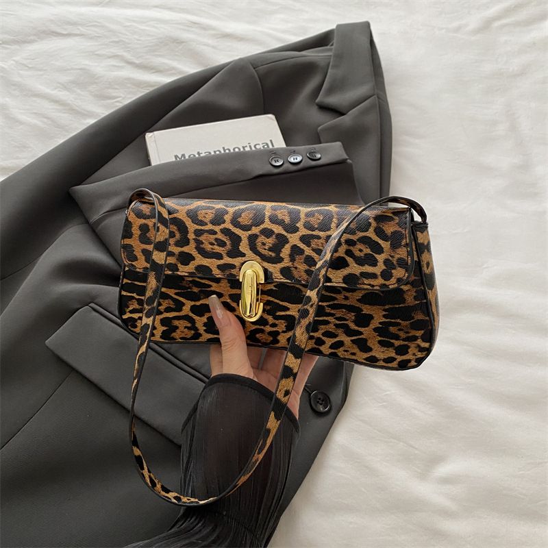 Жіноча сумка 10801 багет леопардова світло-коричнева Жіноча сумка 10801 багет леопардова світло-коричнева