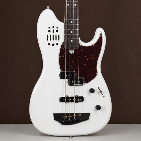 Бас-гитара Godin RG-4 Ultra Carbon White RN Бас-гитара Godin RG-4 Ultra Carbon White RN