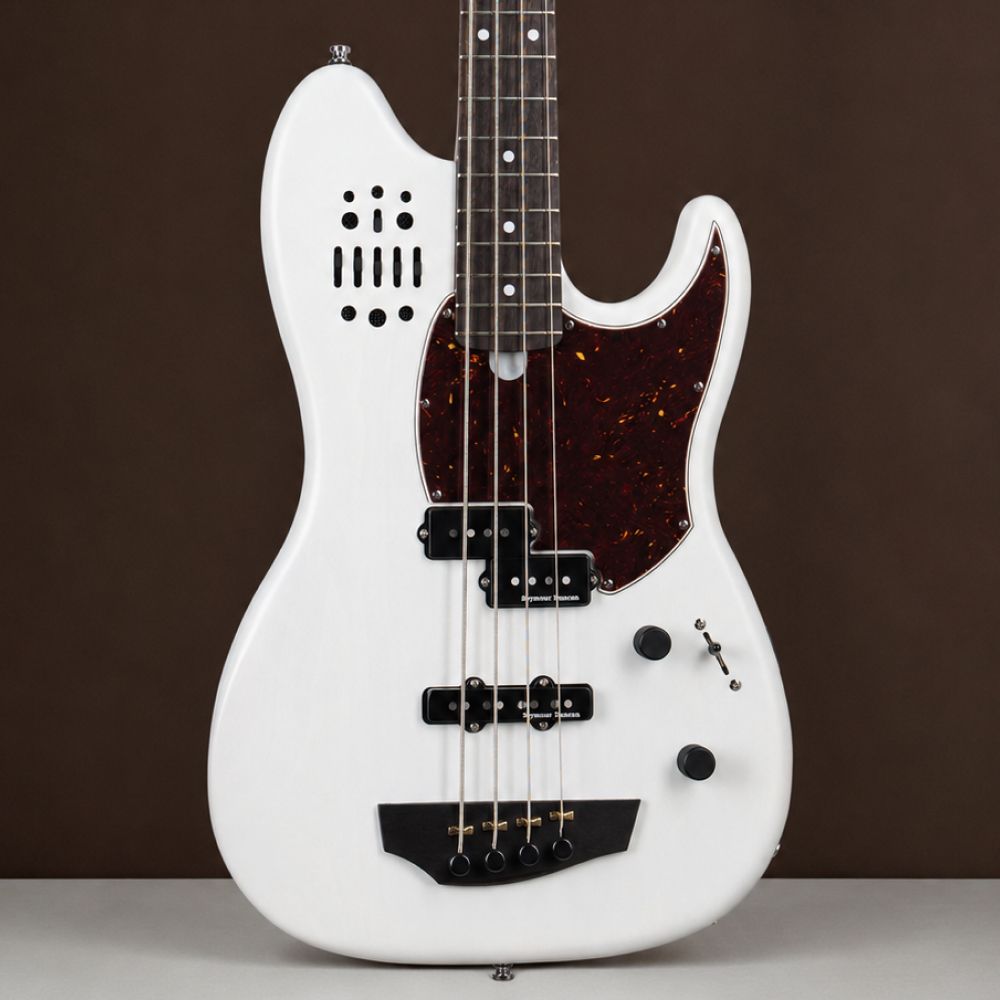 Бас-гитара Godin RG-4 Ultra Carbon White RN Бас-гитара Godin RG-4 Ultra Carbon White RN