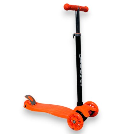 Самокат трехколесный Scooter Maxi с ножным тормозом и сдвоенными задними колесами с подсветкой (оранжевый)