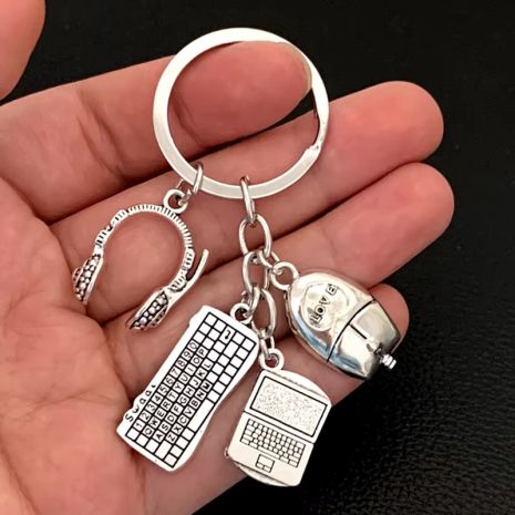 Подарочный металлический брелок для IT-специалиста: ПК, клавиатура, мышь