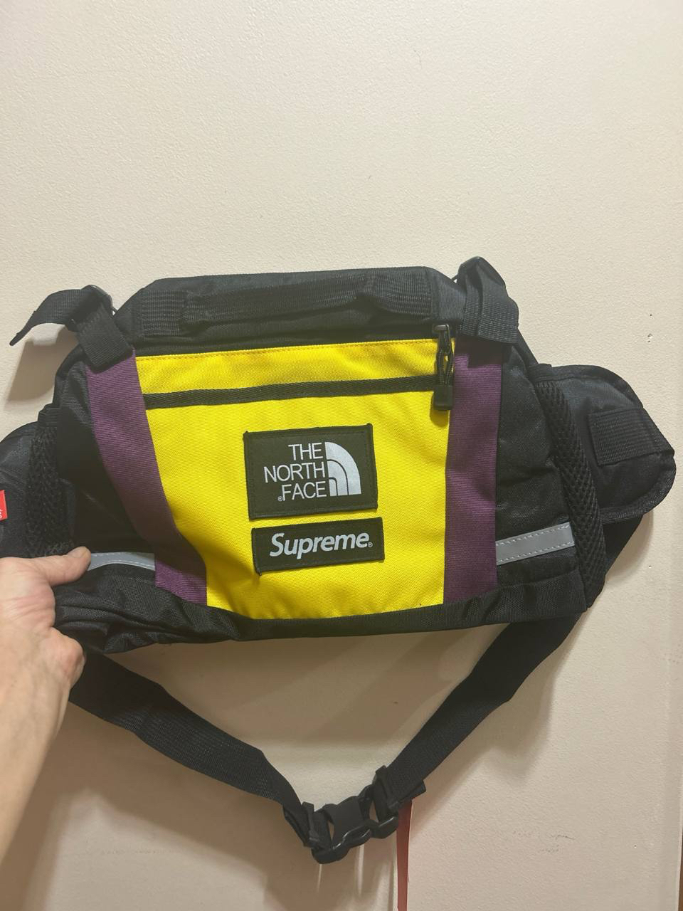 Сумка бананка Supreme чорно-жовта Сумка бананка Supreme чорно-жовта