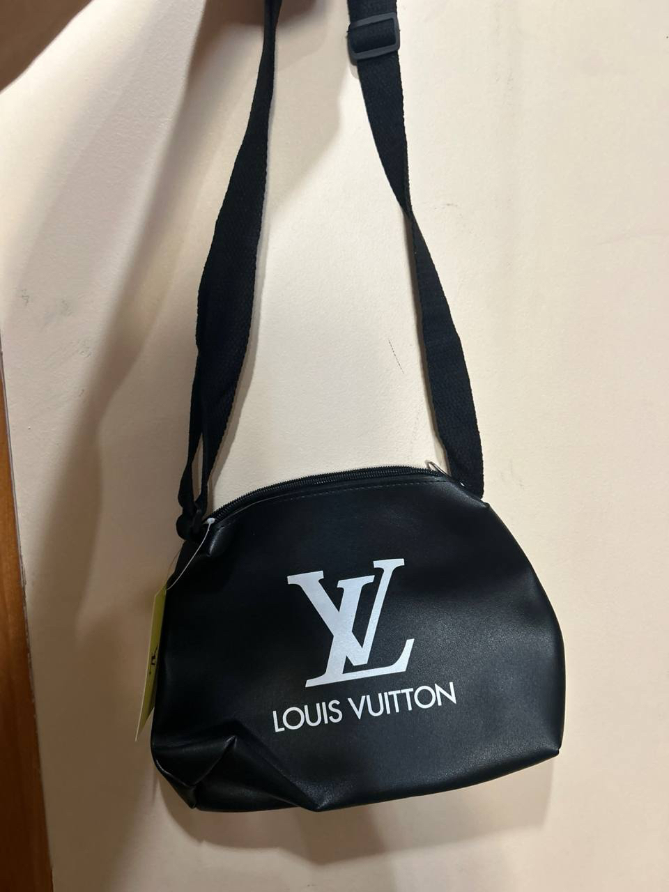 ширпотреб сумка LV китай крос-боди чорна ширпотреб сумка LV китай крос-боди чорна
