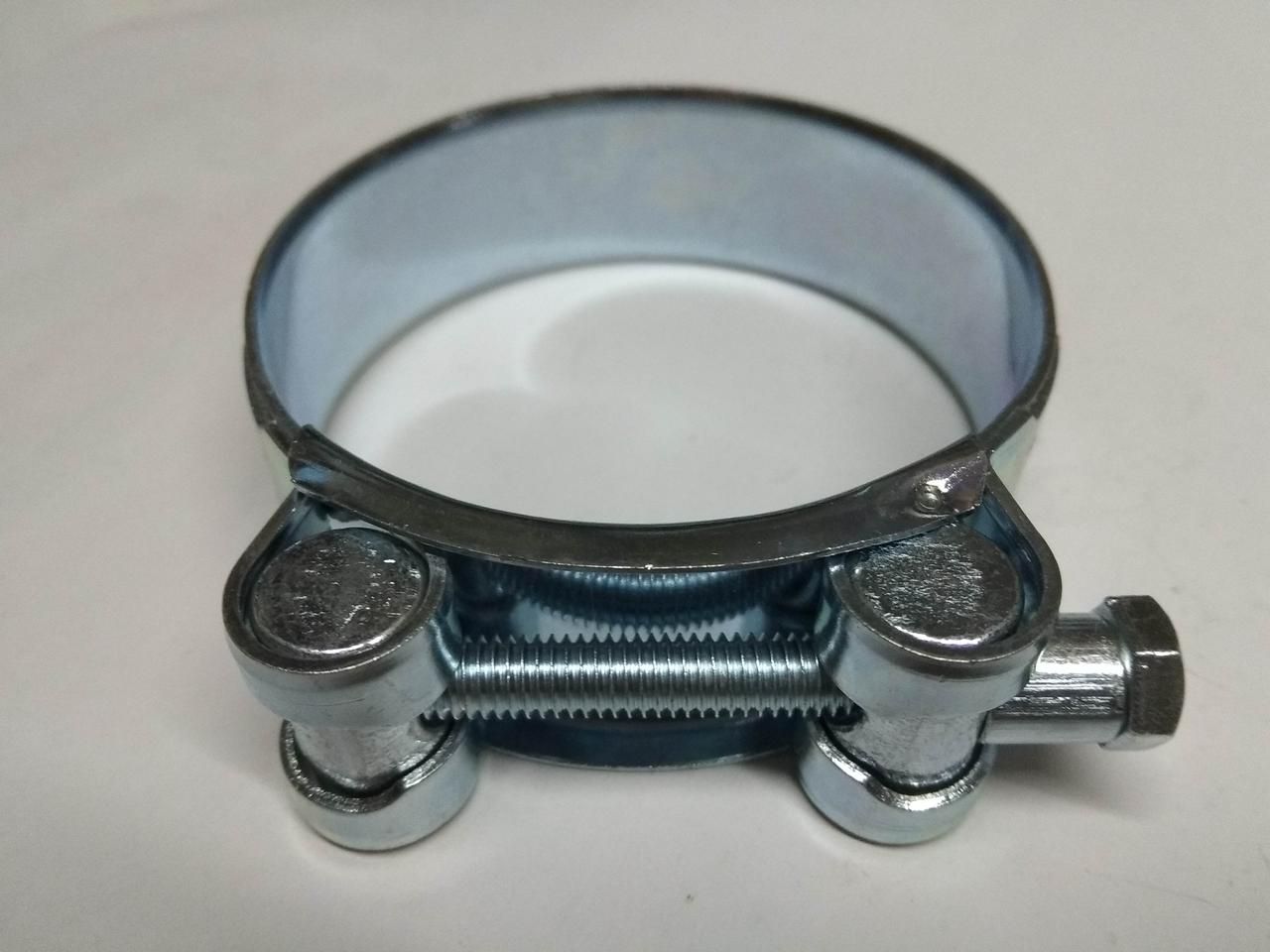 Хомут силовой APRO W1 оцинкованная сталь 60-63 мм Хомут силовой APRO W1 оцинкованная сталь 60-63 мм