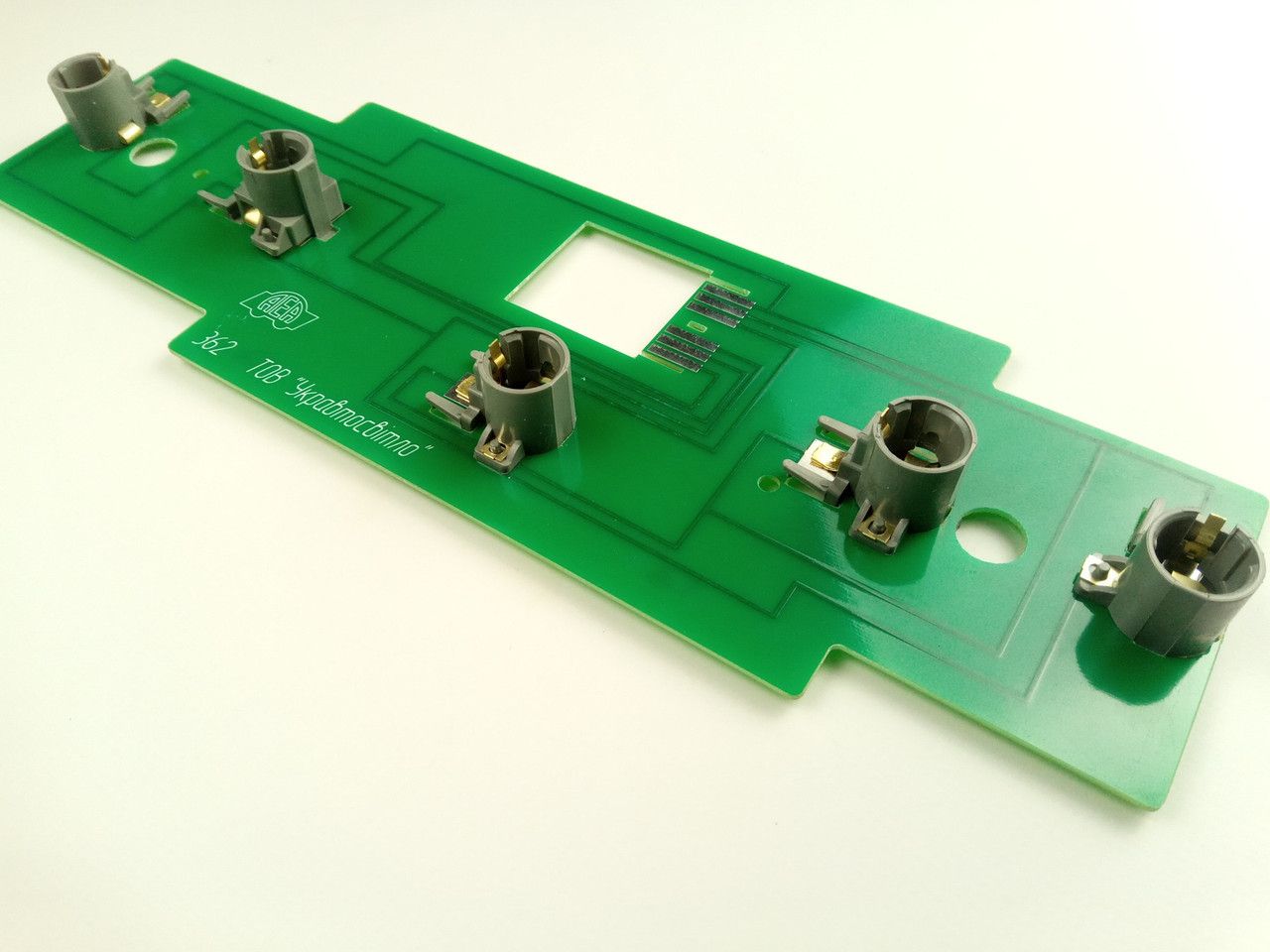 Задня плата Tavria зліва (362.3716301) складання з картриджами (362.3716300) Задня плата Tavria зліва (362.3716301) складання з картриджами (362.3716300)