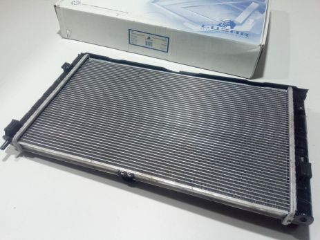 Охолоджуючий радіатор VAZ 2170 Випускник. з плутаниною. Panasonic, Luzar (LRC 01272B) (2172-1300010-40)