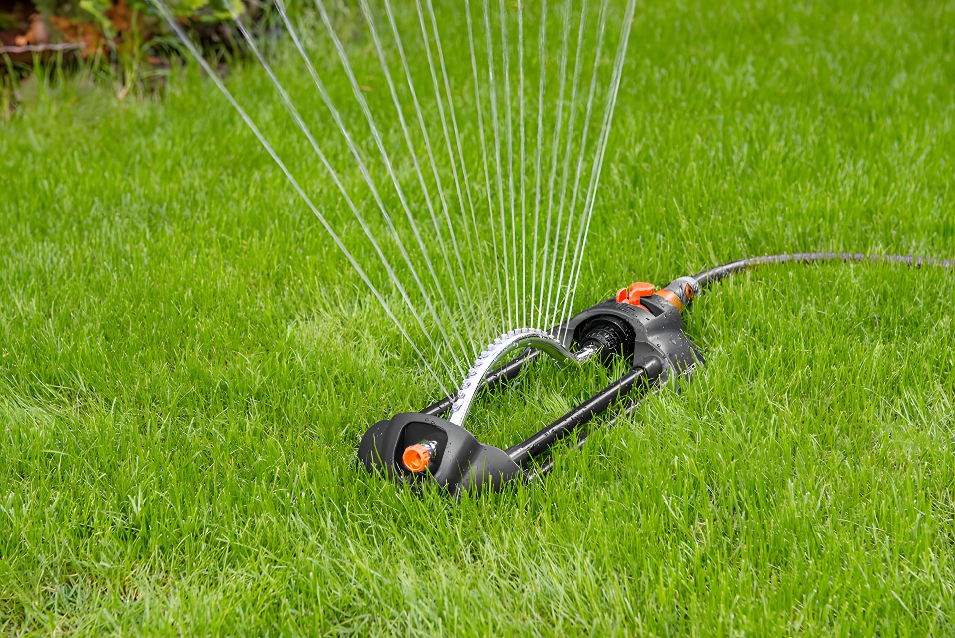 Колеблющийся ороситель, металлический кронштейн, 18 форсунок, регулируемая сила распыления NEO 15-771 Колеблющийся ороситель, металлический кронштейн, 18 форсунок, регулируемая сила распыления NEO 15-771